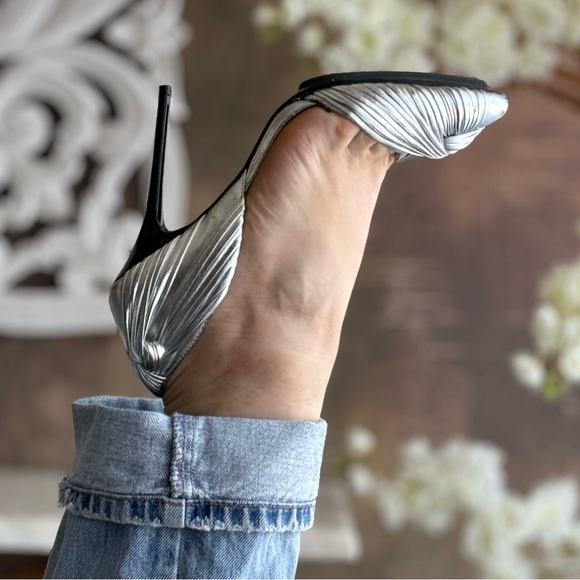 Silver distressed heels by L.A.M.B. Vintage unique pumps - Picture 2 of 16